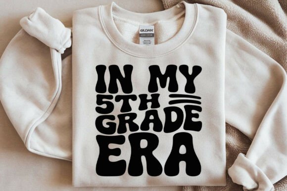 Evaluating the 5th Grade Era Retro Wavy Text Design